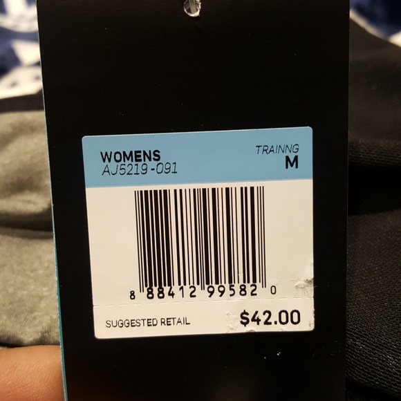 ⛔SOLD⛔ Nike Sports Bra - NWT - Picture 3 of 4